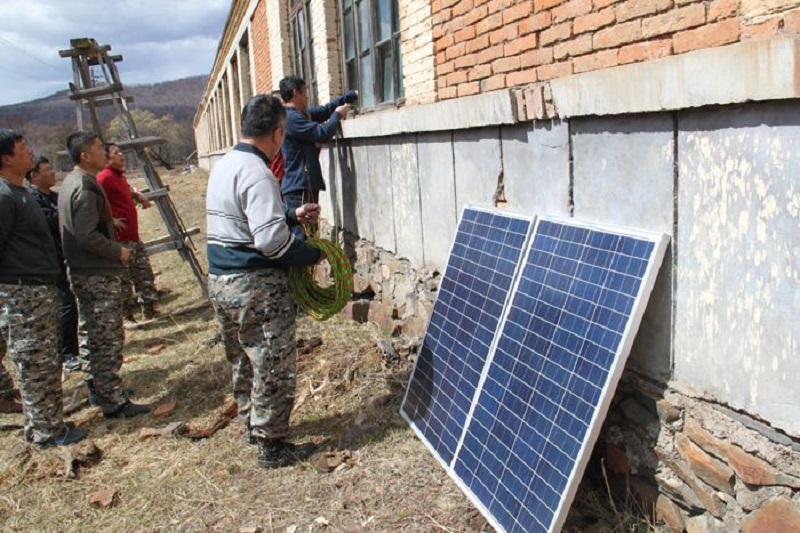 太陽(yáng)能板搬遷.jpg 太陽(yáng)能板搬遷.jpg